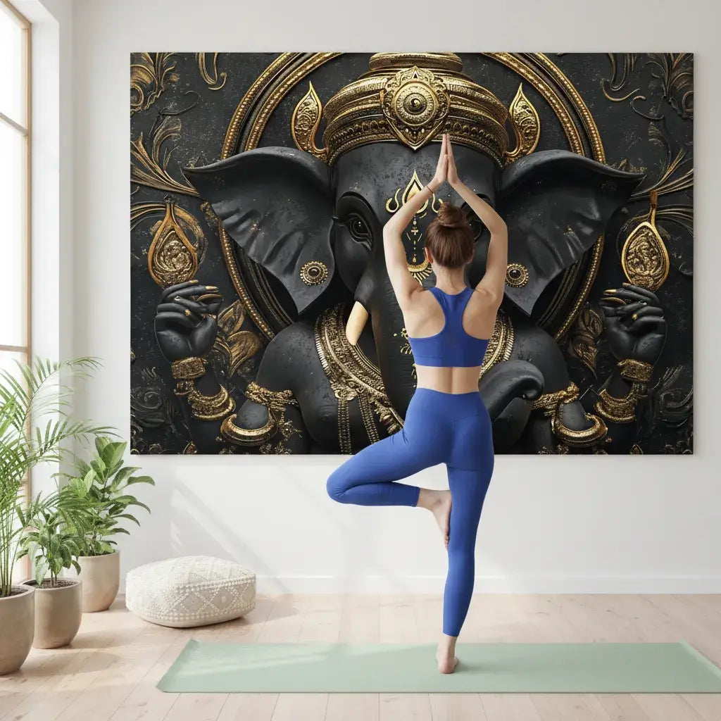  Femme pratiquant le yoga debout devant tapisserie murale Ganesha 3D colorée hindouisme pour rituel matinal inspirant salon bohème